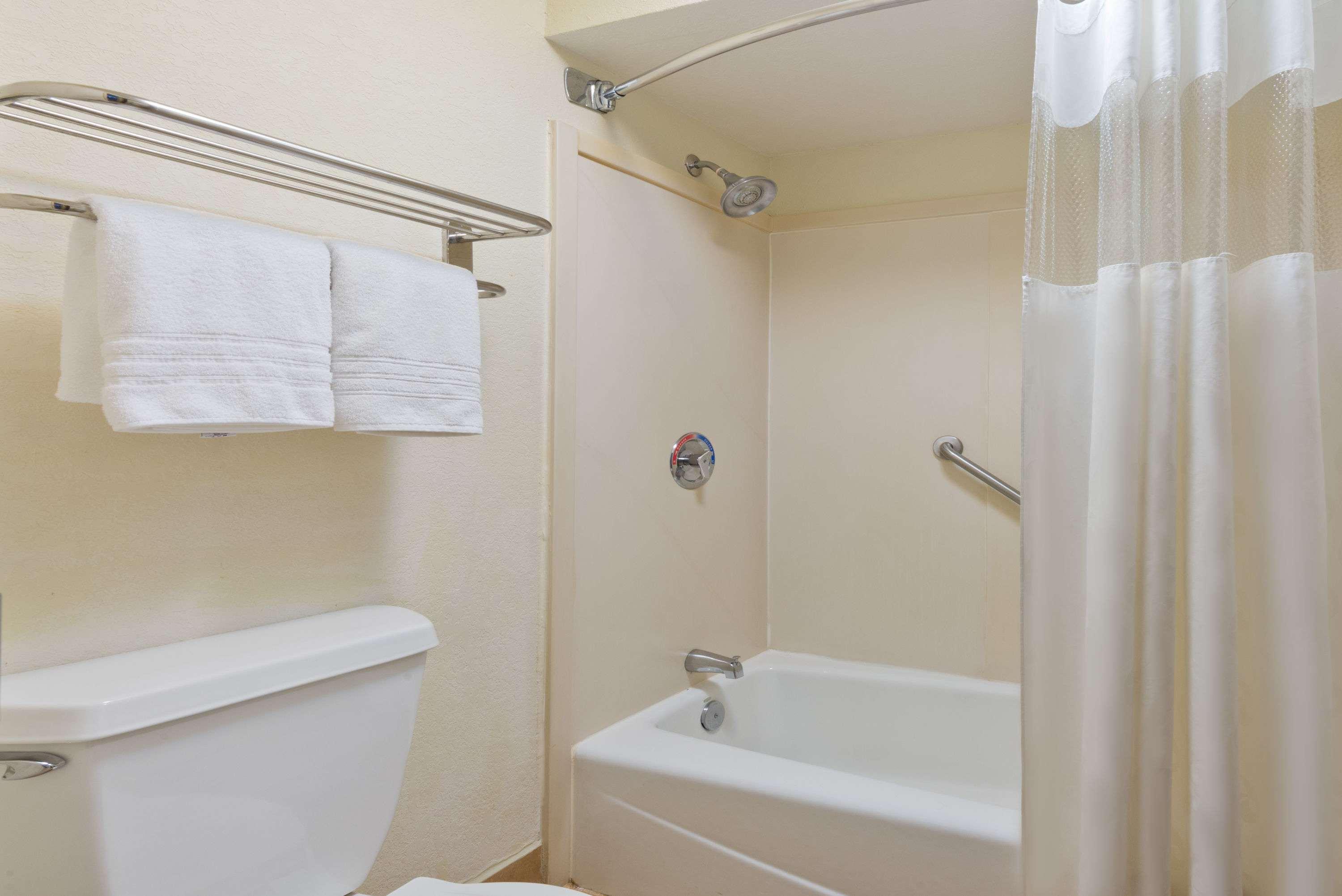 Super 8 By Wyndham Huntersville/Charlotte Area Ngoại thất bức ảnh