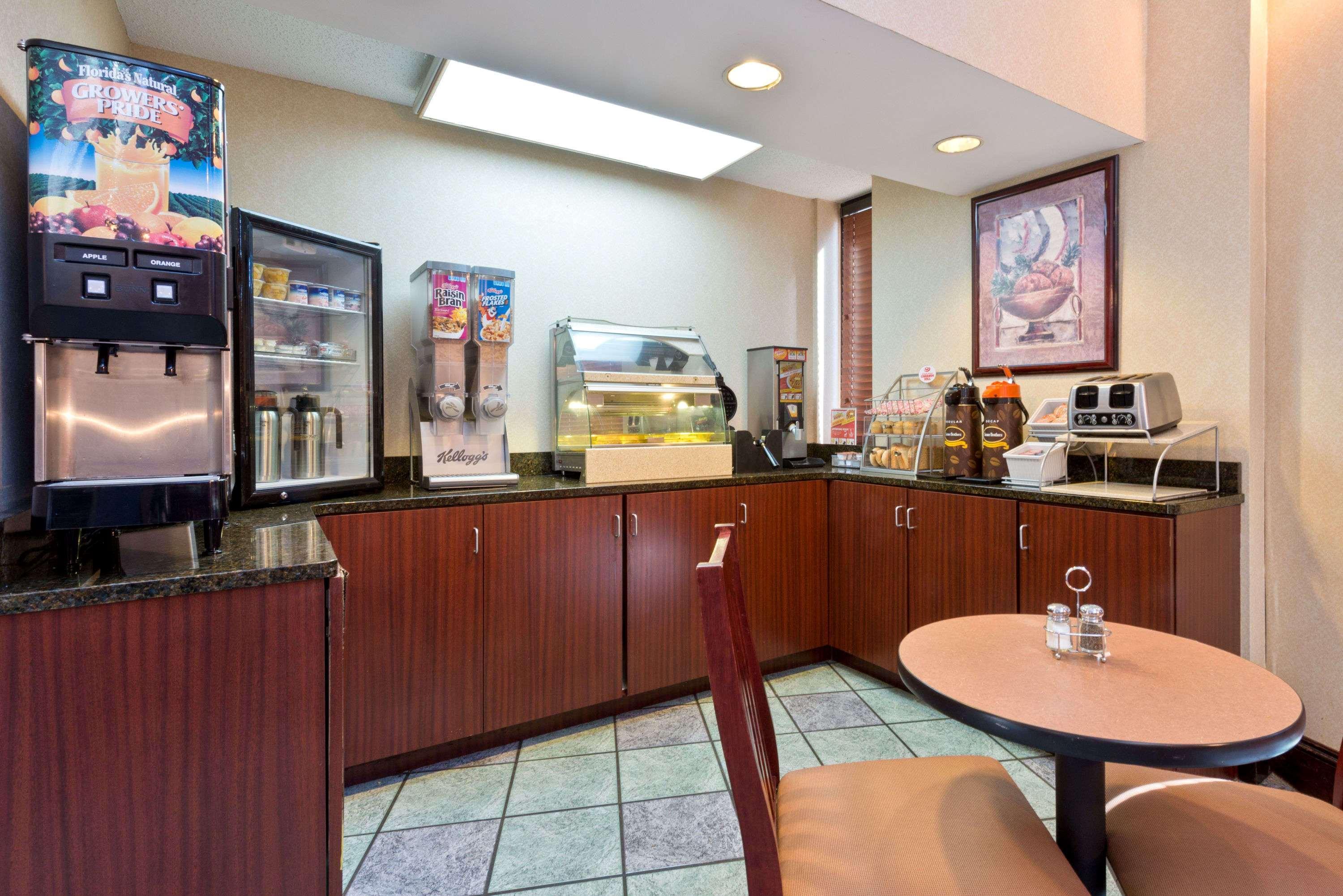 Super 8 By Wyndham Huntersville/Charlotte Area Ngoại thất bức ảnh