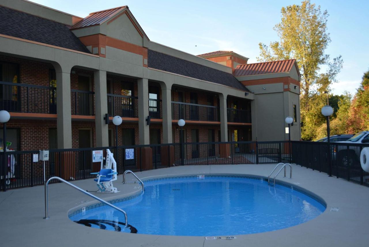 Super 8 By Wyndham Huntersville/Charlotte Area Ngoại thất bức ảnh