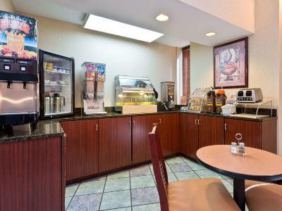 Super 8 By Wyndham Huntersville/Charlotte Area Ngoại thất bức ảnh